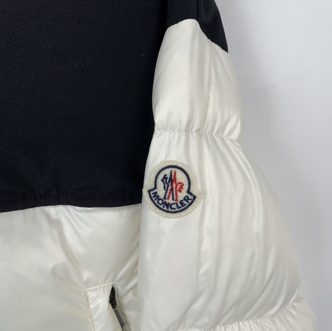 Moncler Nil Series Black & White Patch Logo Down Jacket with Zipper Closure