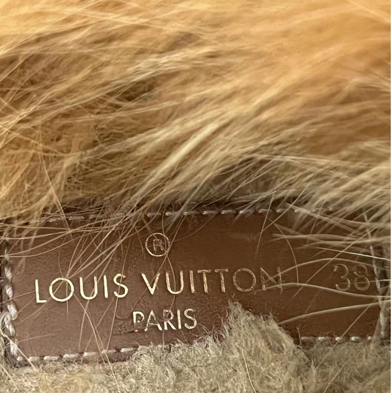 Louis Vuitton FRONTROW series furry casual sneakers