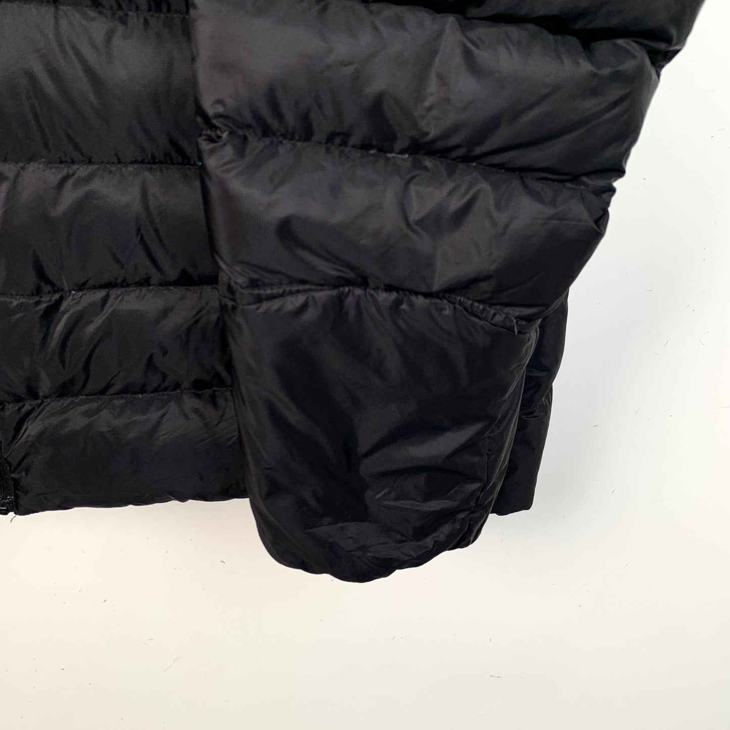 ARC'TERYX black hooded down jacket with embroidered logo and zipper closure