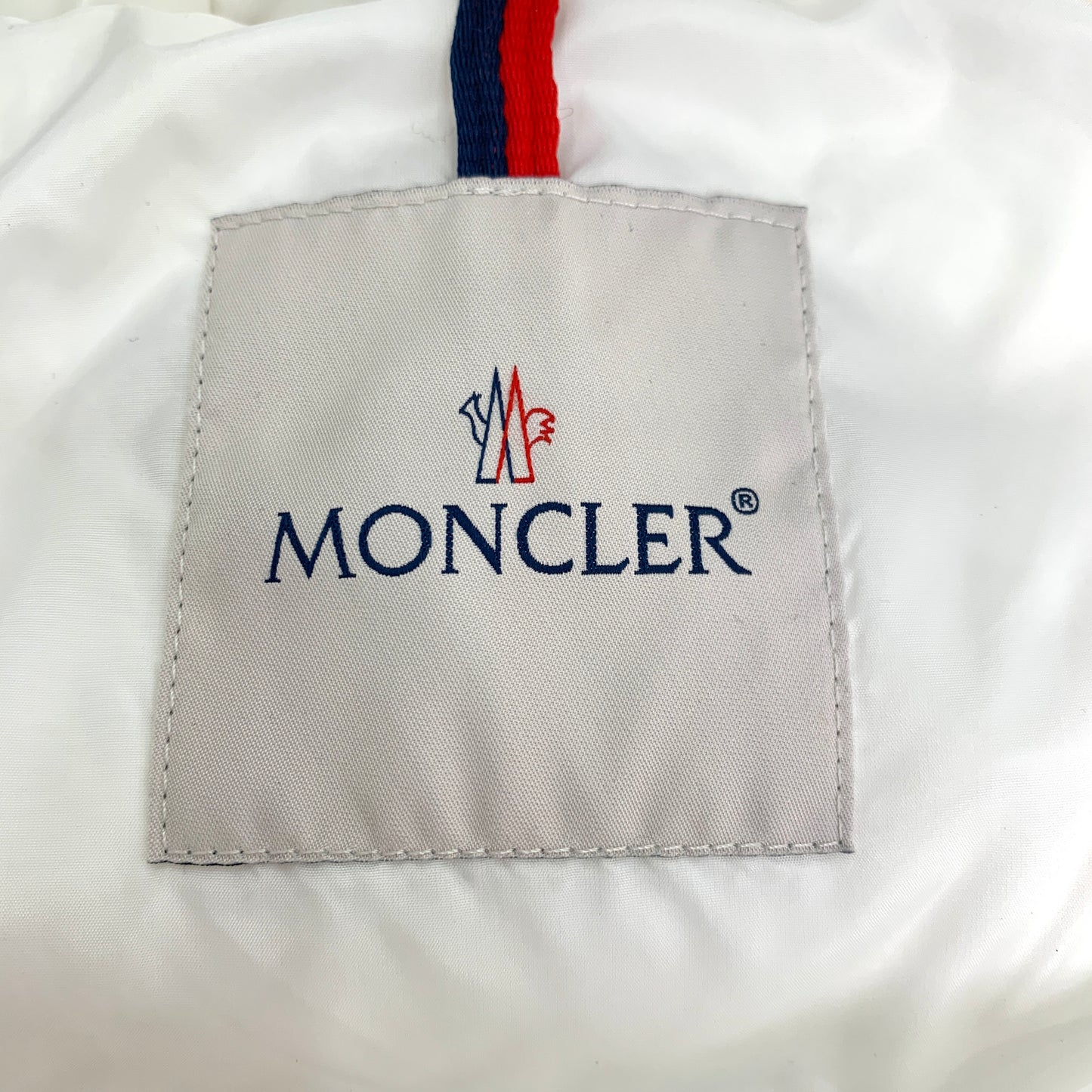 Moncler Betulong Series White Logo Patch Hooded Down Jacket