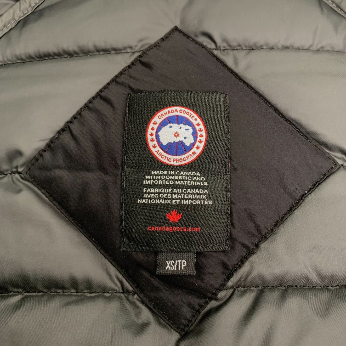 Canada Goose Womens Arctic Program Black Puffer Jacket XS 90% Down Hooded Full Zip