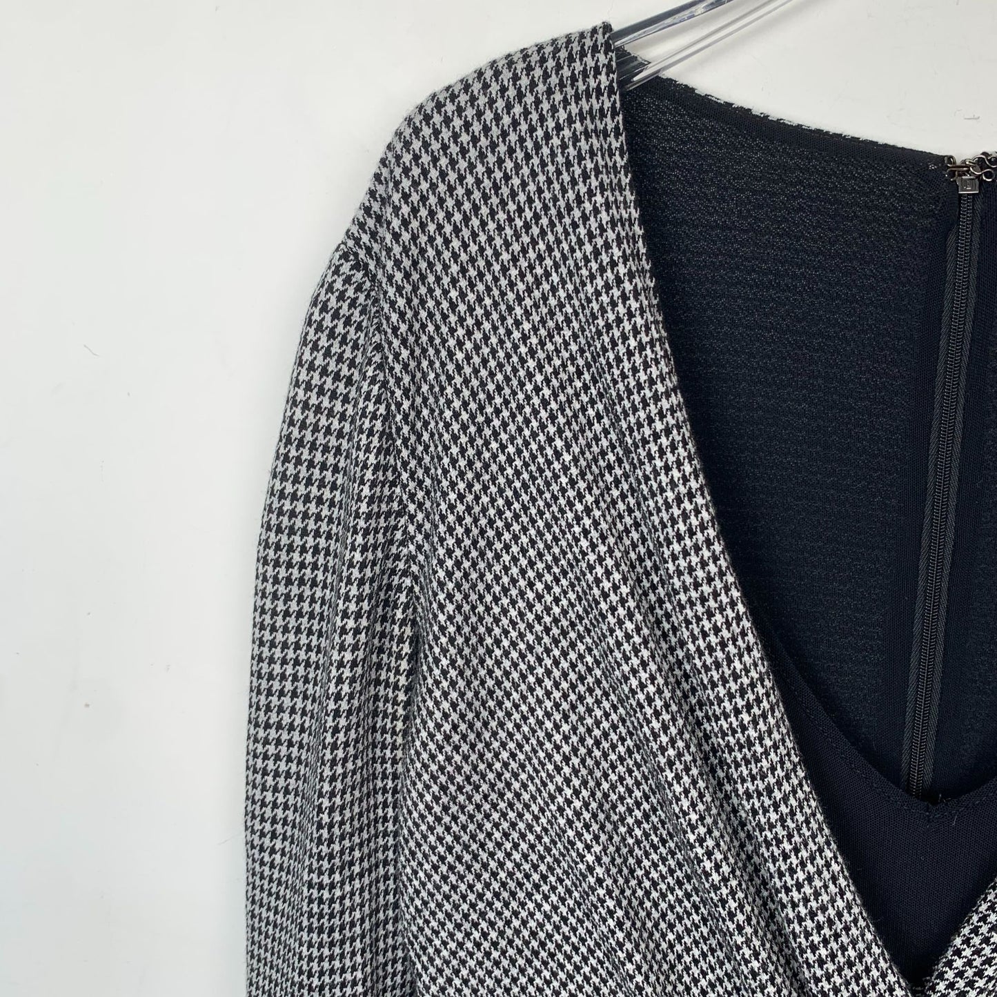 Max Mara Grey Houndstooth Wool V-Neck Dress (Size 40)